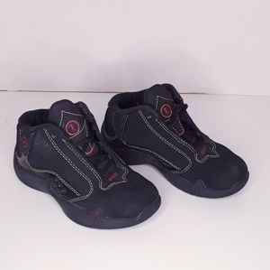 Converse D Wade 2 Black Mid Boys 9 US Basketball Shoes RARE!